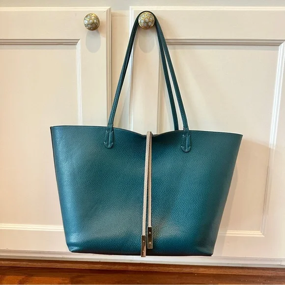 REMI & REID Departure Tote - Picture 1 of 3